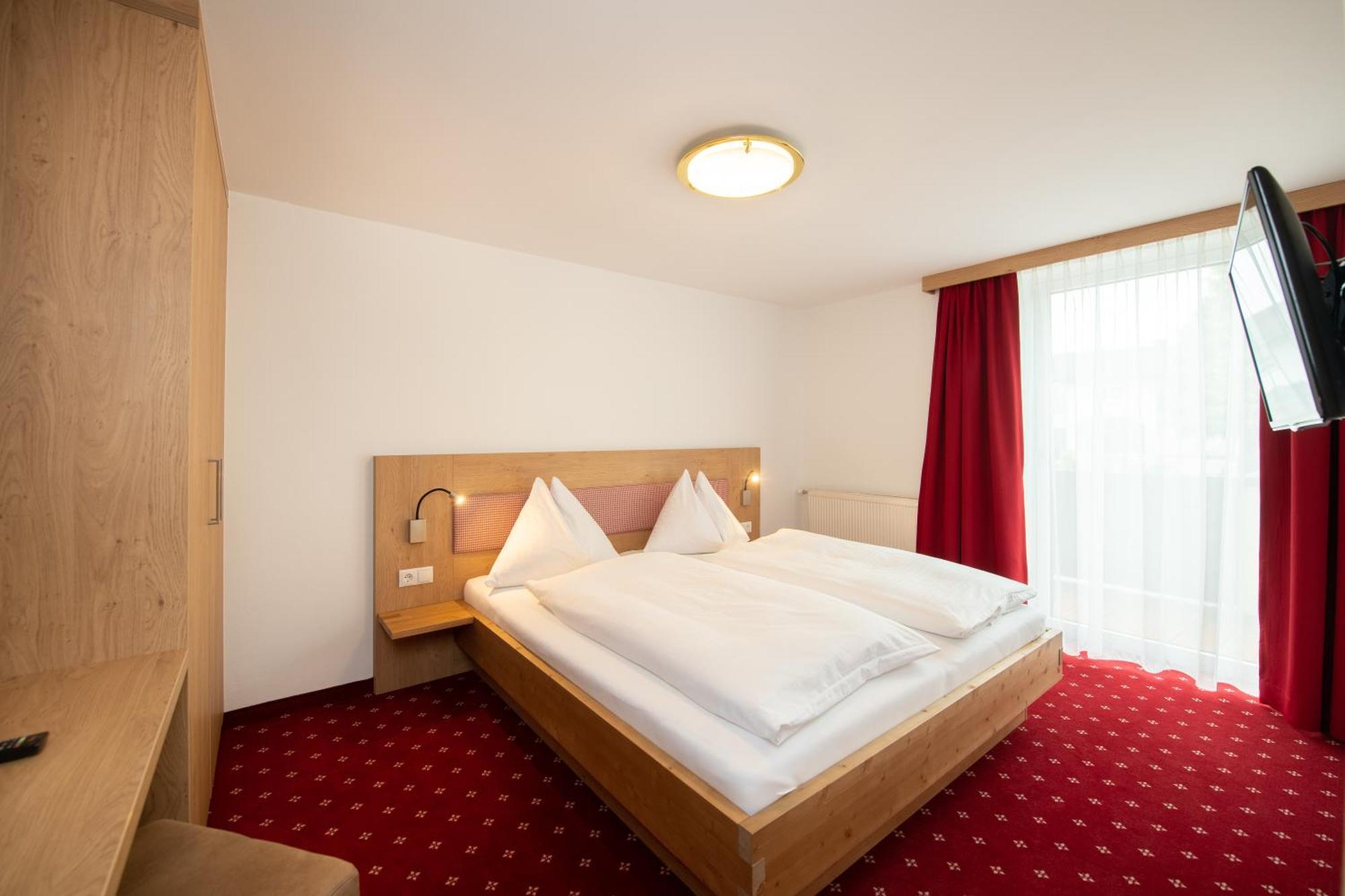 Hotel Gasthof Kroell - Inkl Nationalpark-Karte, 1 X Grossglockner Hochalpenstrasse Kostenlos, 1X Gerlos Alpenstrasse Kostenlos, Krimmler Wasserfaelle Kostenlos, Verschiedene Bergbahnen Kostenlos, Badesee Kostenlos, Bus & Zug Kostenlos, Genusskueche, Niedernsill Luaran gambar