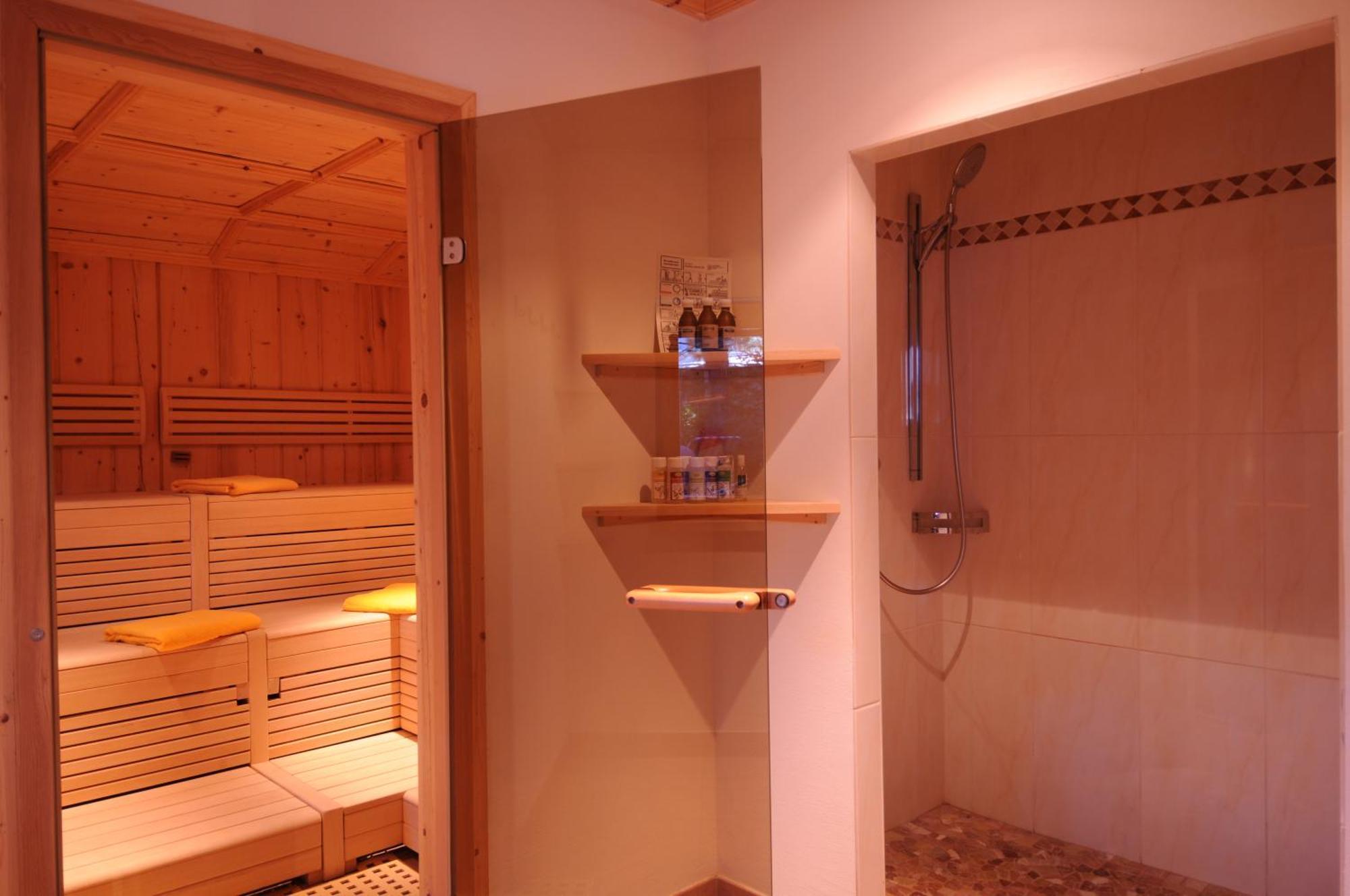 Hotel Gasthof Kroell - Inkl Nationalpark-Karte, 1 X Grossglockner Hochalpenstrasse Kostenlos, 1X Gerlos Alpenstrasse Kostenlos, Krimmler Wasserfaelle Kostenlos, Verschiedene Bergbahnen Kostenlos, Badesee Kostenlos, Bus & Zug Kostenlos, Genusskueche, Niedernsill Luaran gambar